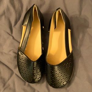 Black sandals size 5.